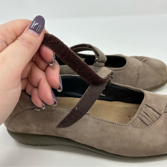 Naot Tan Light Brown Textured Leather Comfort Mary Janes Size 38 (US Size 7) - Picture 8 of 15